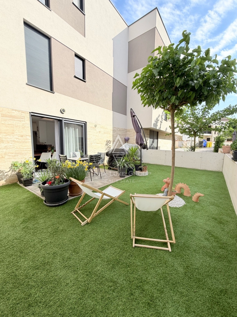 Istria, Pula: Modern apartment with garden