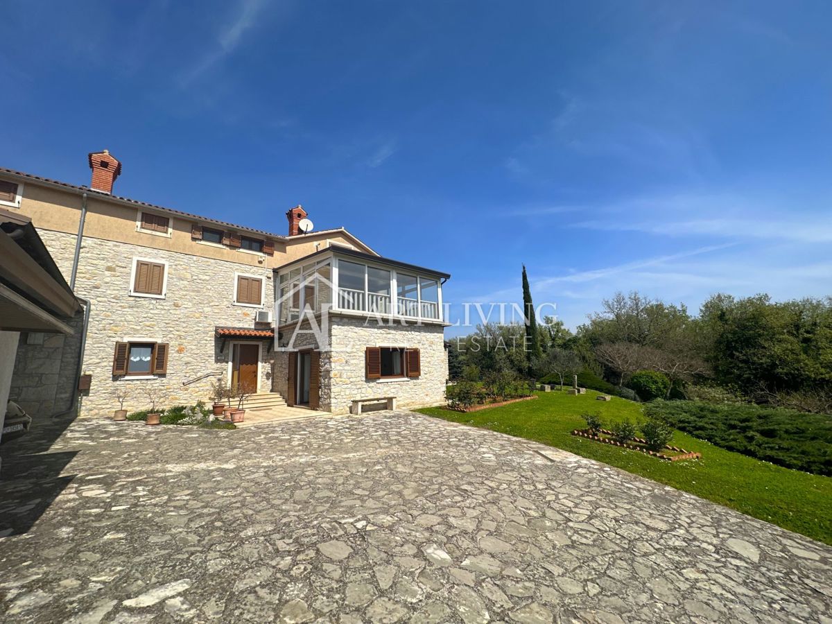 Istra, Novigrad, okolica - imanje od 10.000 m2 sa prostranom kućom u istraskom stilu – 2