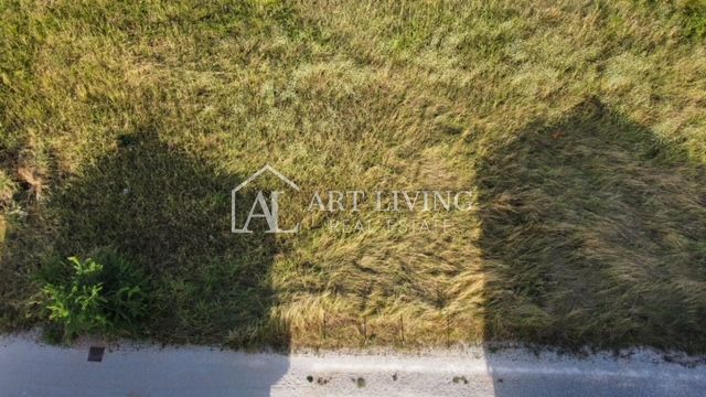 Novigrad - okolica, atraktivno građevinsko zemljište 1,5 km od grada i mora. – 2