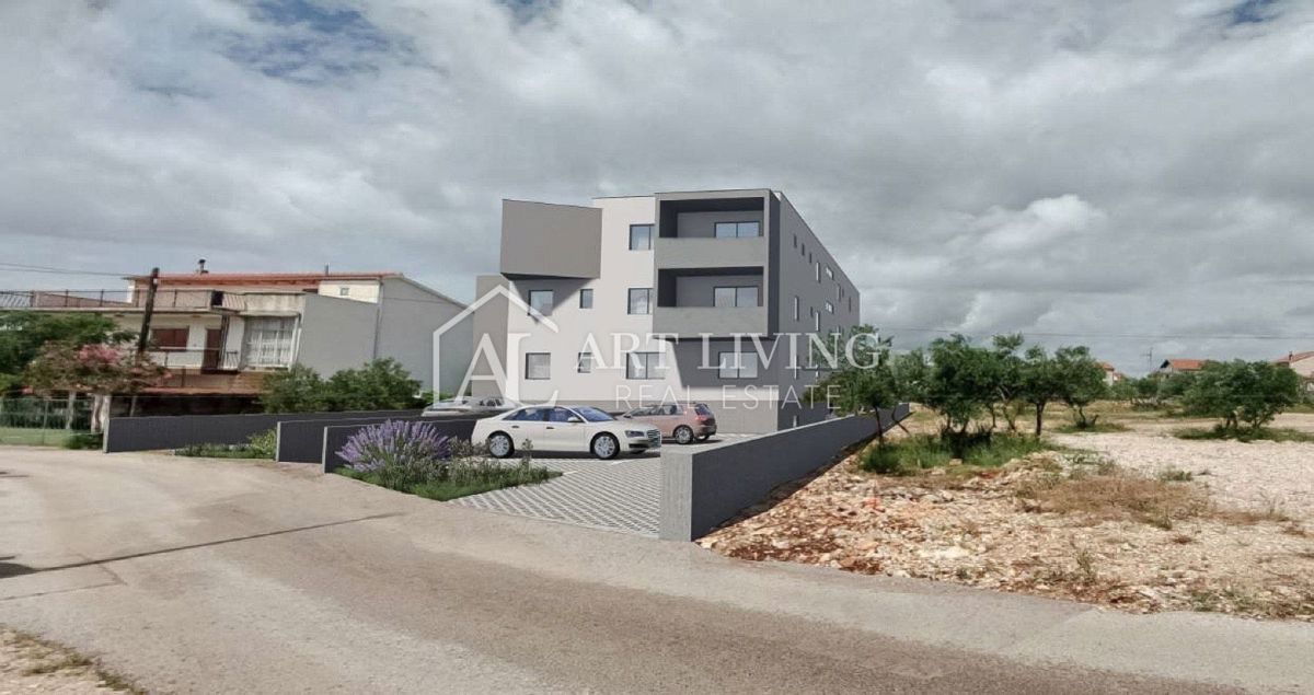 Vodice – charming ground-floor apartment, 500 m from the sea and the town center.