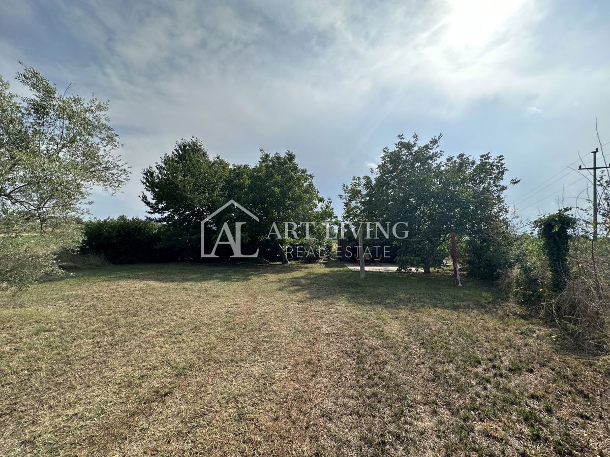 Umag, okolica – Hiša za prenovo z veliko parcelo velikosti 2000 m² – 3
