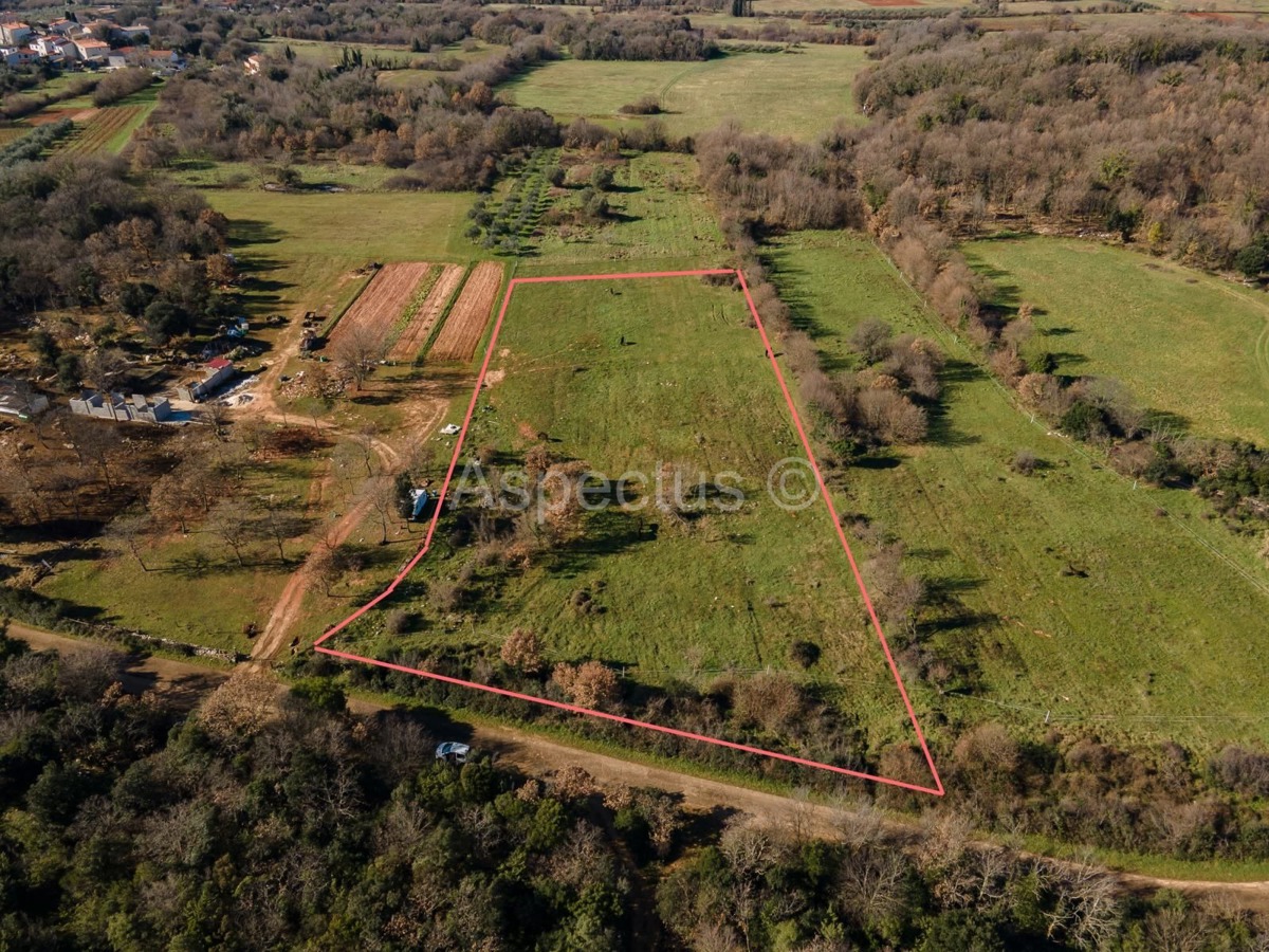 Участок LIŽNJAN, 53.000 €