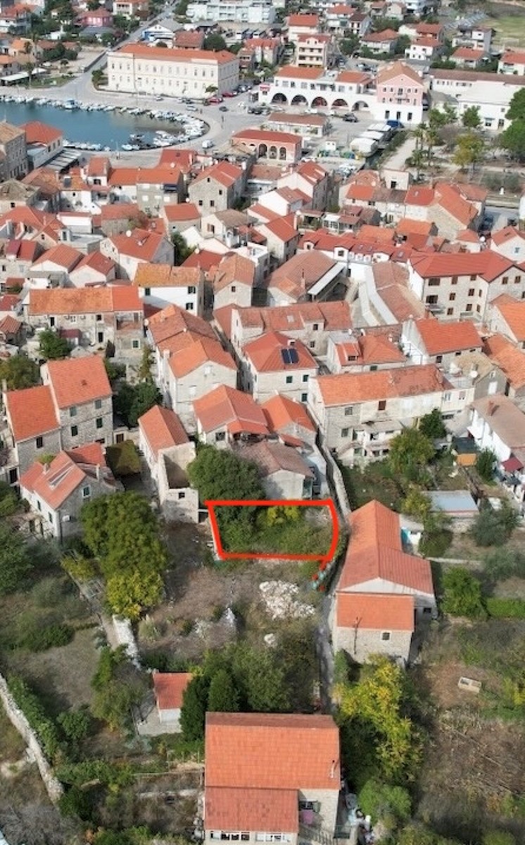 Terreno STARI GRAD, 70.000 €