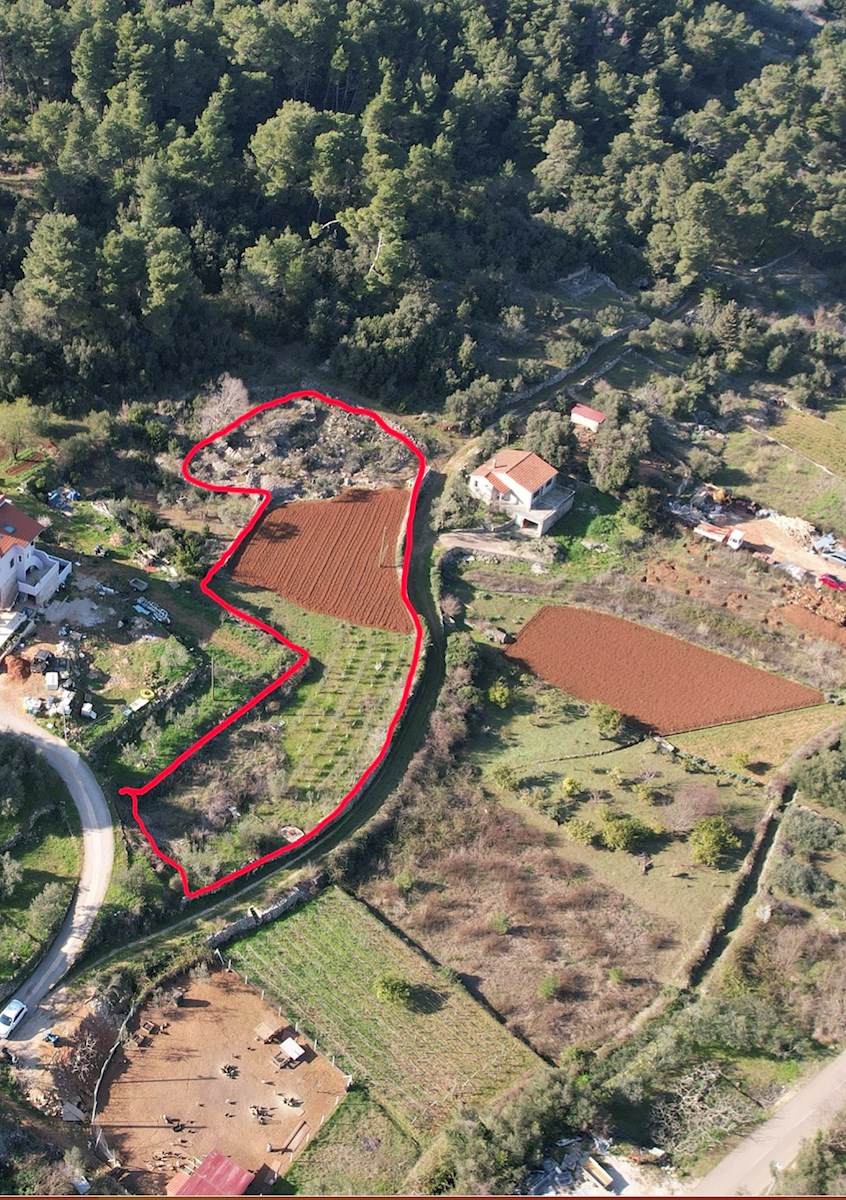 Terreno STARI GRAD, 369.000 €