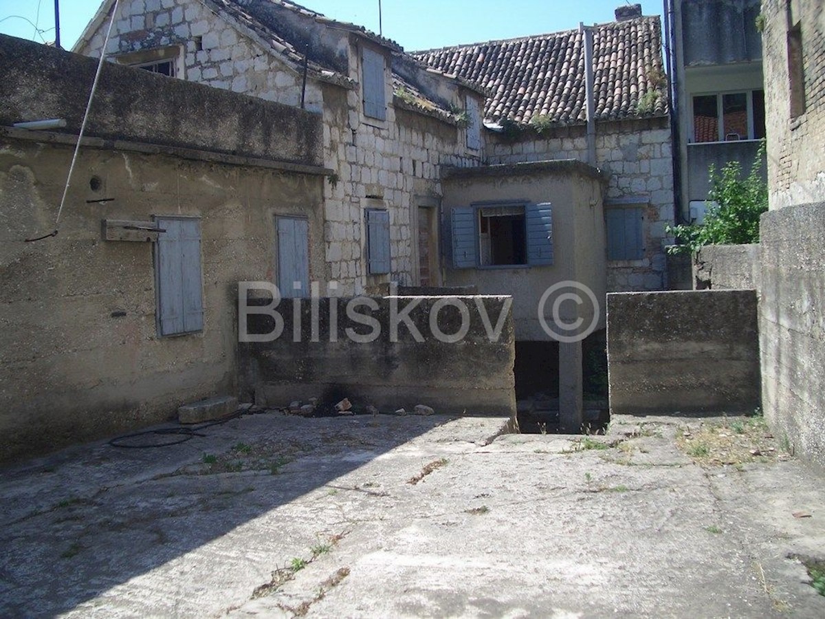 KAŠTEL SUĆURAC