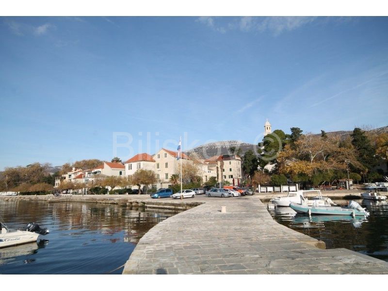 KAŠTEL LUKŠIĆ