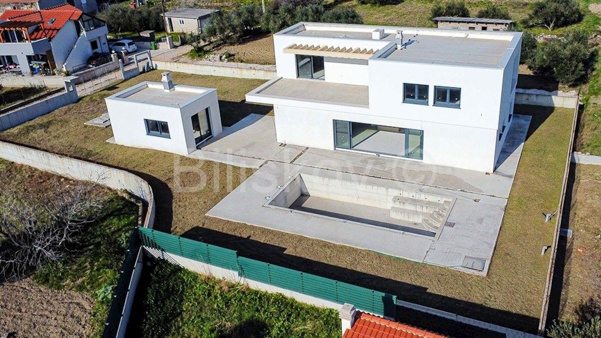 KAŠTEL LUKŠIĆ