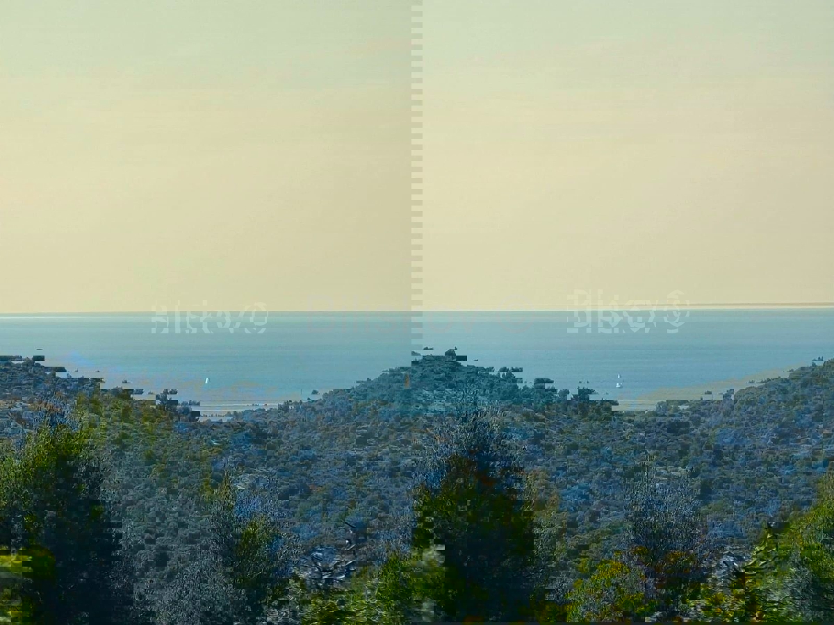 Terreno ROGOZNICA, 388.455 €