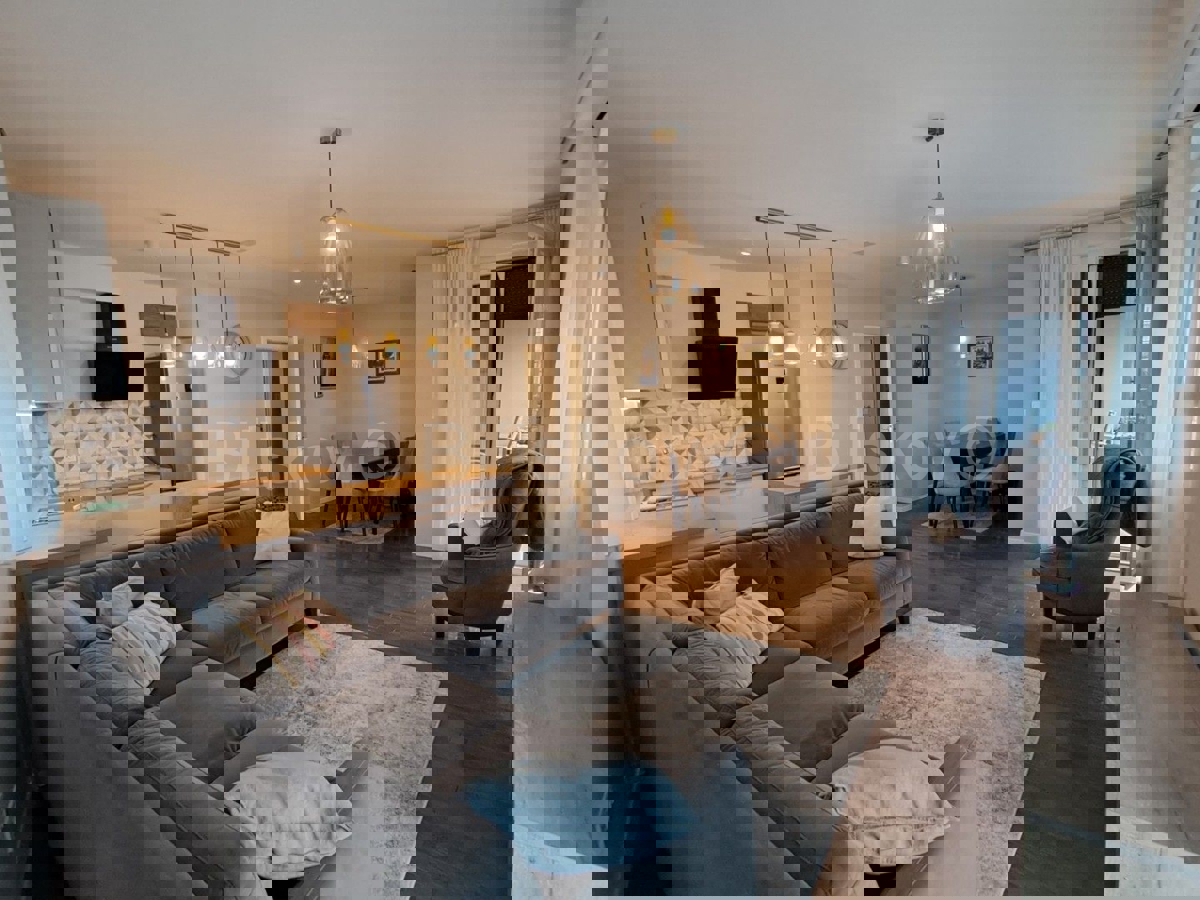 Appartamento PODSTRANA, 1.000 €