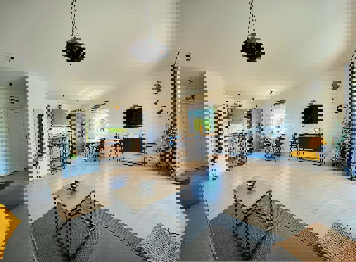 Дом LABIN, 400.000 €