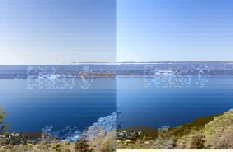 Участок OMIŠ, 145.000 €