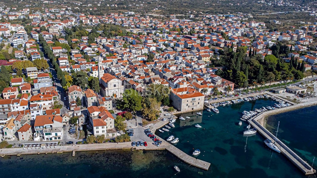 KAŠTEL LUKŠIĆ