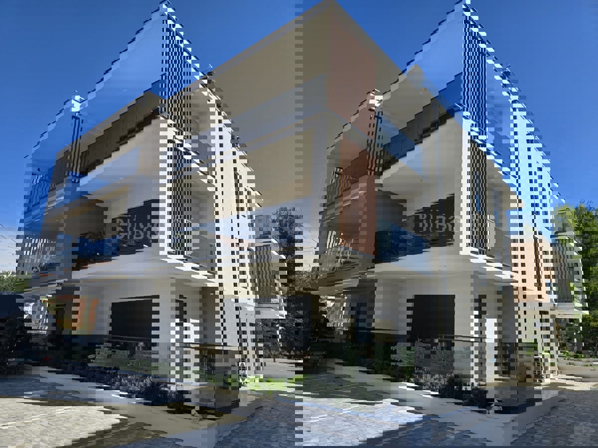 Locale commerciale VODICE, 370.000 €