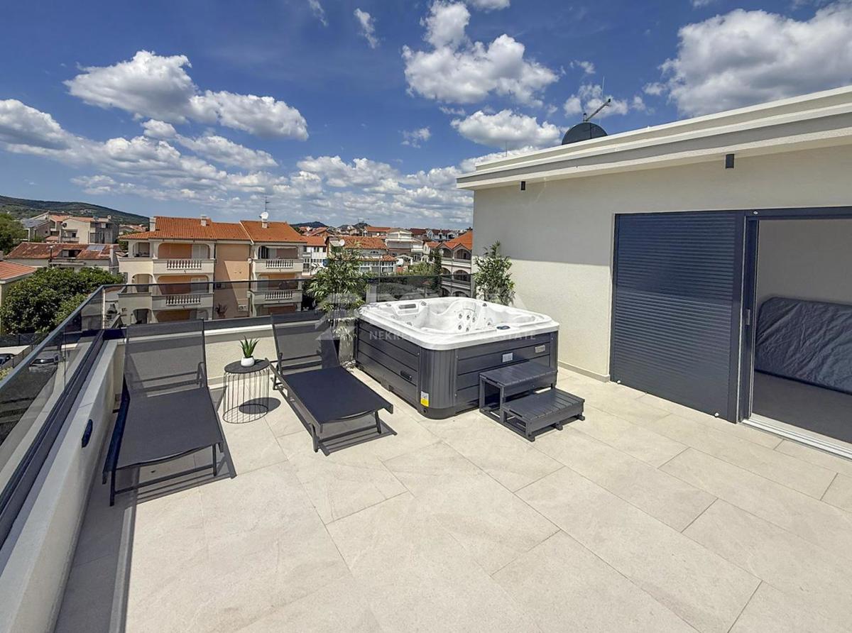 Vodice – Neubau: 3-Zimmer-Apartment mit Dachterrasse, 700 m vom Strand entfernt – 2