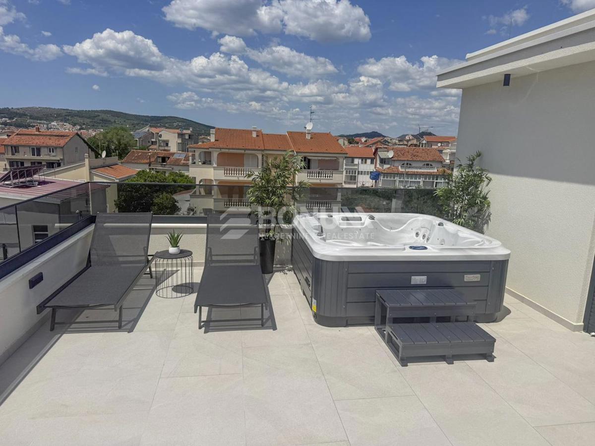 Vodice – Neubau: 3-Zimmer-Apartment mit Dachterrasse, 700 m vom Strand entfernt – 3
