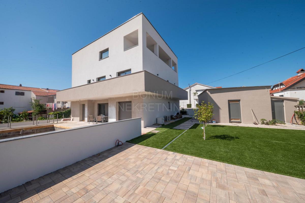 Odličan apartman na mirnoj lokaciji, Vodice