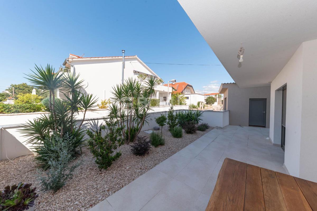 Odlična kuća s tri stana, Vodice – 3