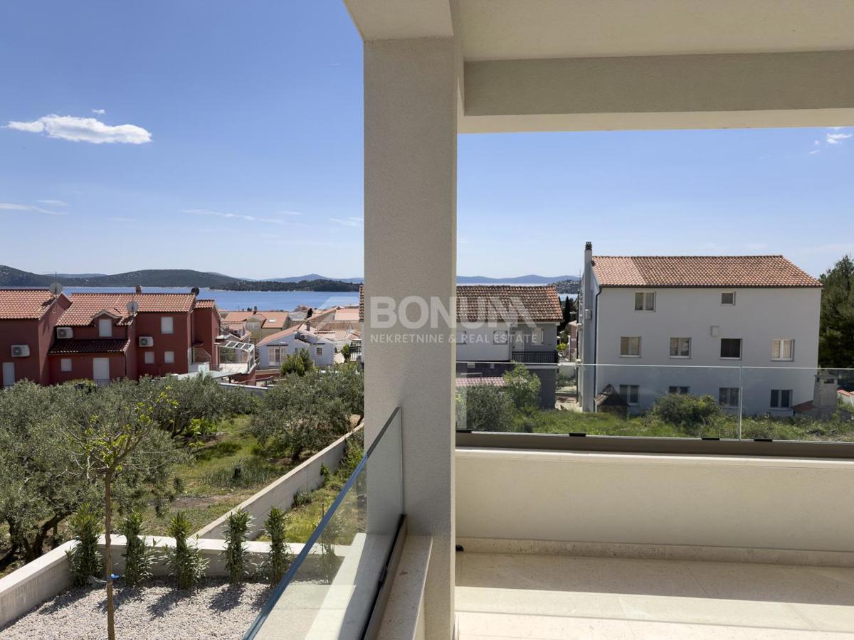Apartman u prizemlju nove zgrade, Vodice
