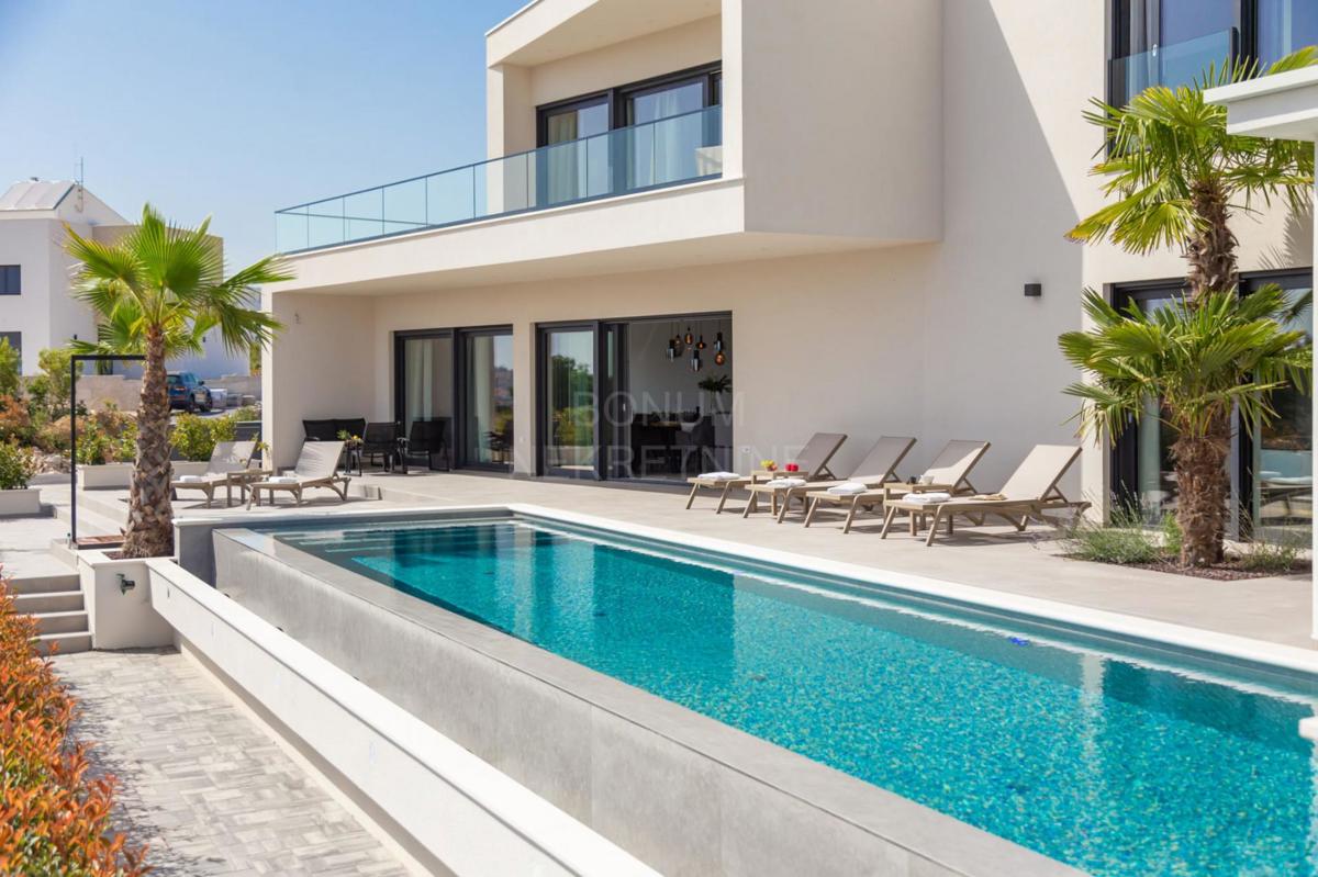 Vodice – Exkluzivní luxusní vila s bazénem, panoramatickým výhledem na moře a špičkovým vybavením – 2