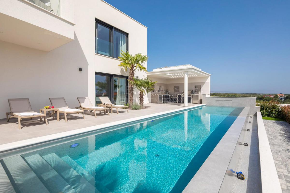 Vodice – Exkluzivní luxusní vila s bazénem, panoramatickým výhledem na moře a špičkovým vybavením – 3