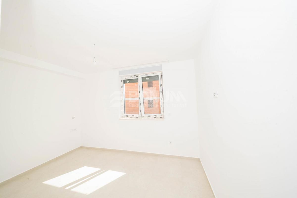 Prostran apartman u prizemlju s velikim vrtom, 50 m od mora – Srima kod Vodica – 3