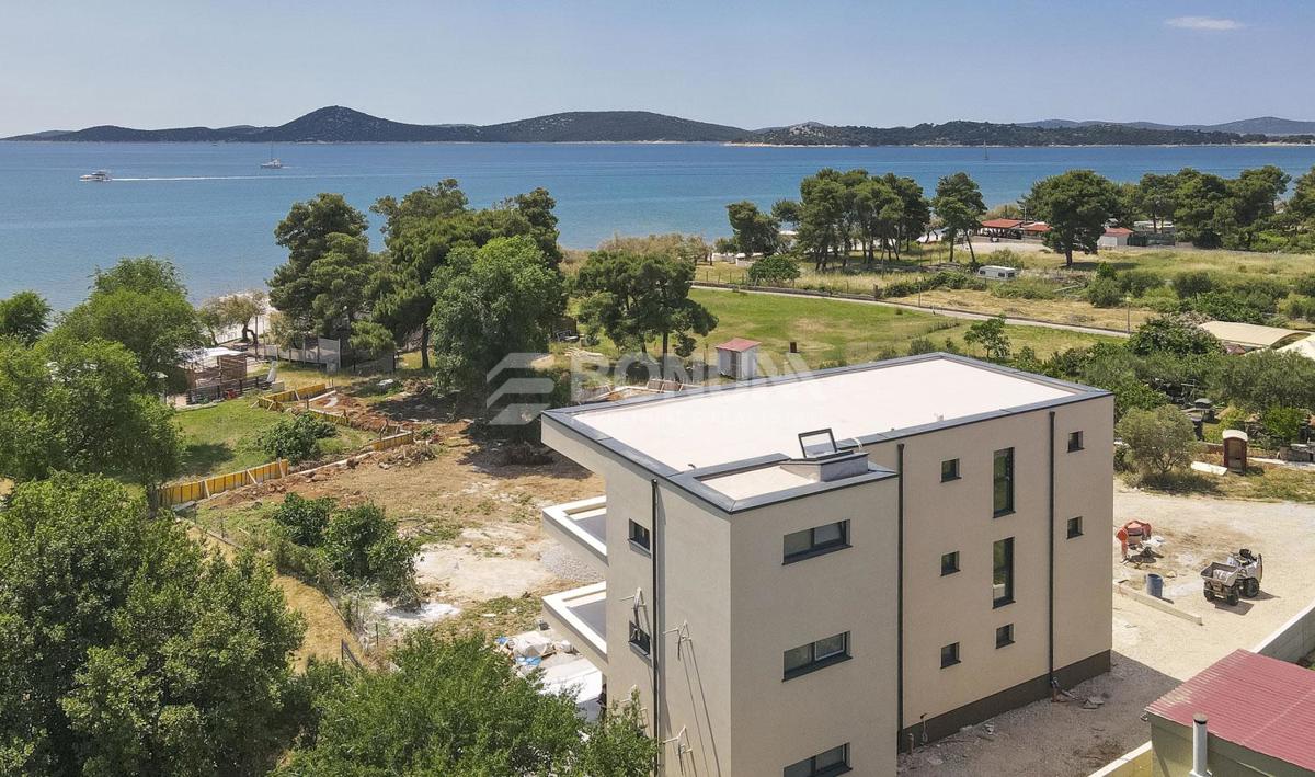 Vodice – moderan stan na prvom katu blizu mora i plaže
