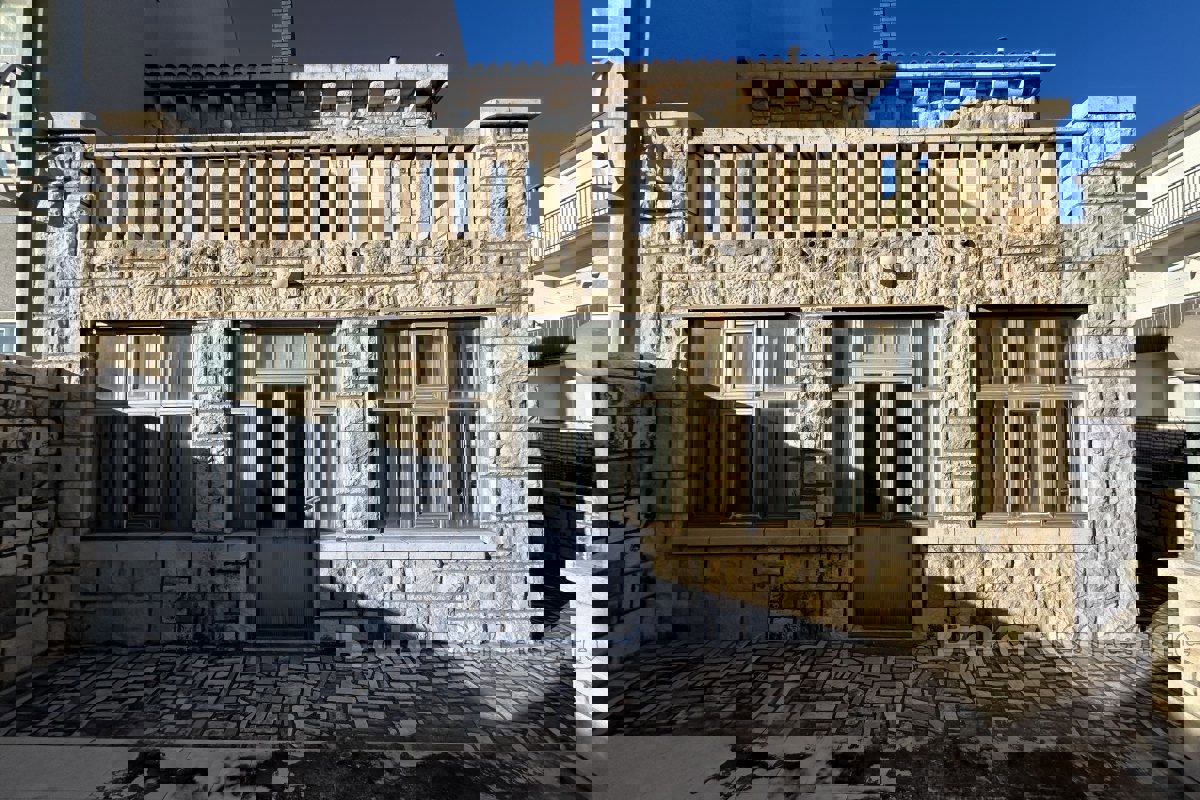 SPLIT