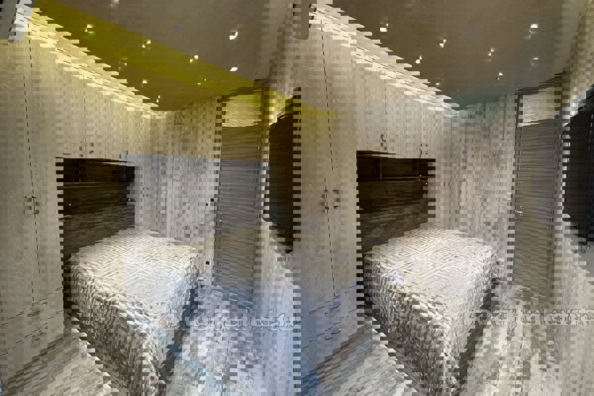 SPLIT
