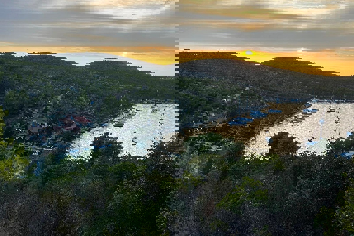 HVAR