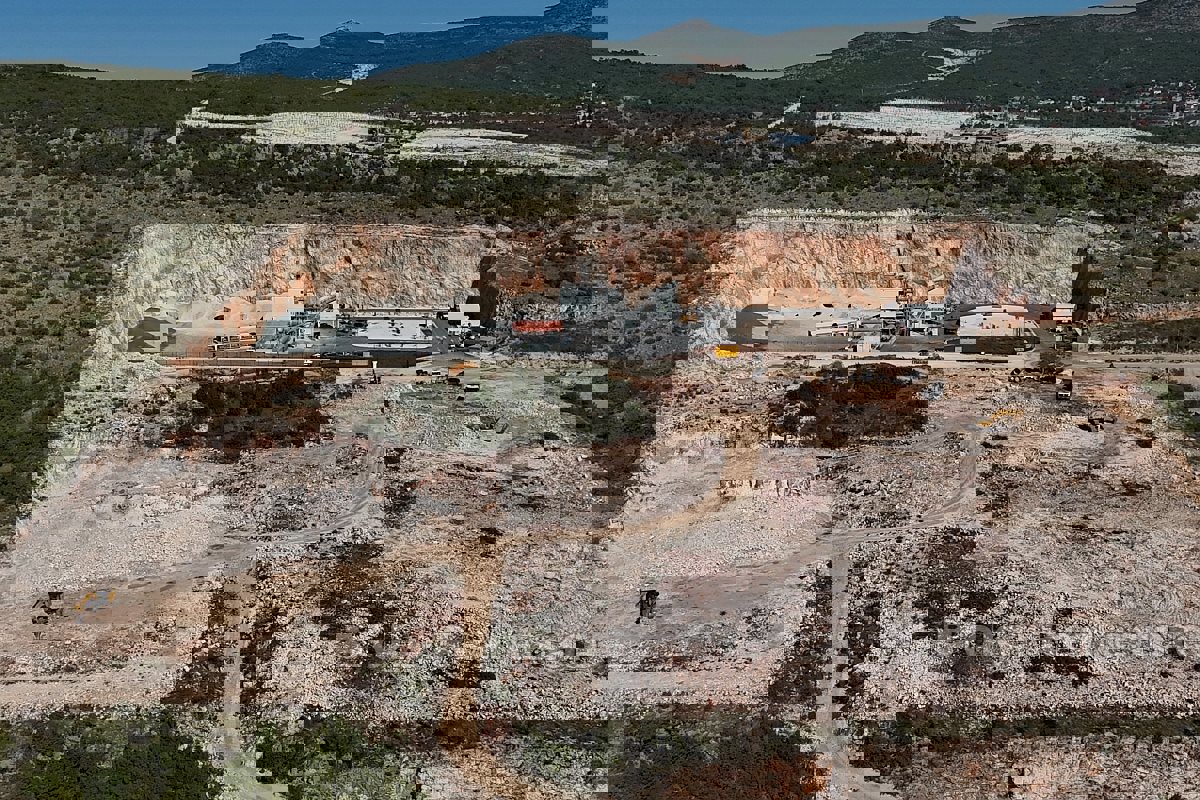 SPLIT