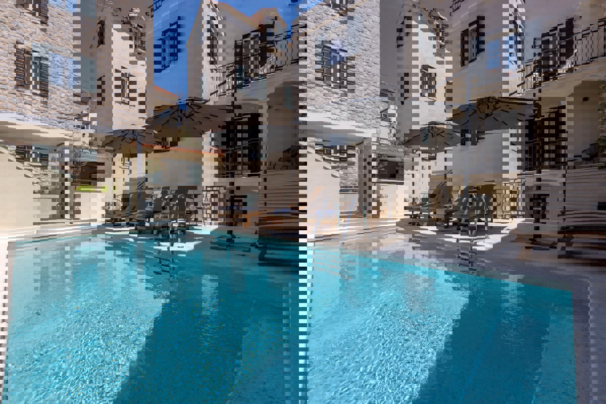 SPLIT