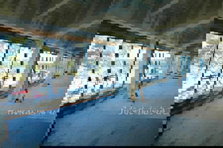 HVAR