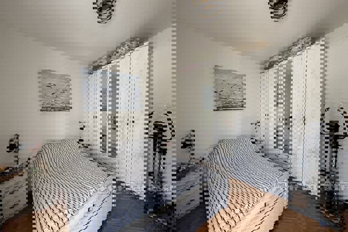 SPLIT