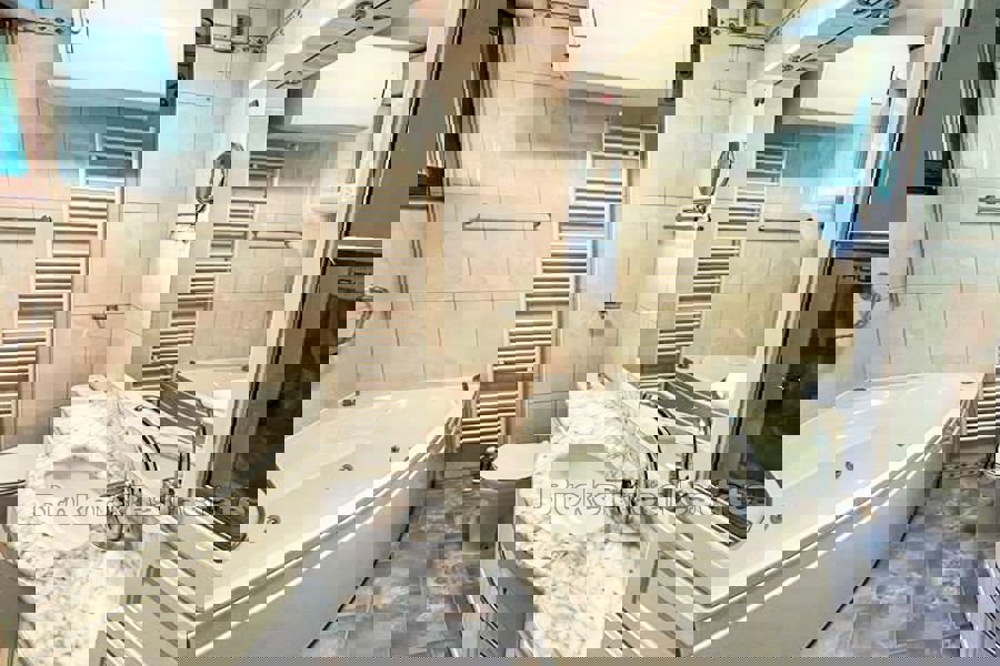 SPLIT