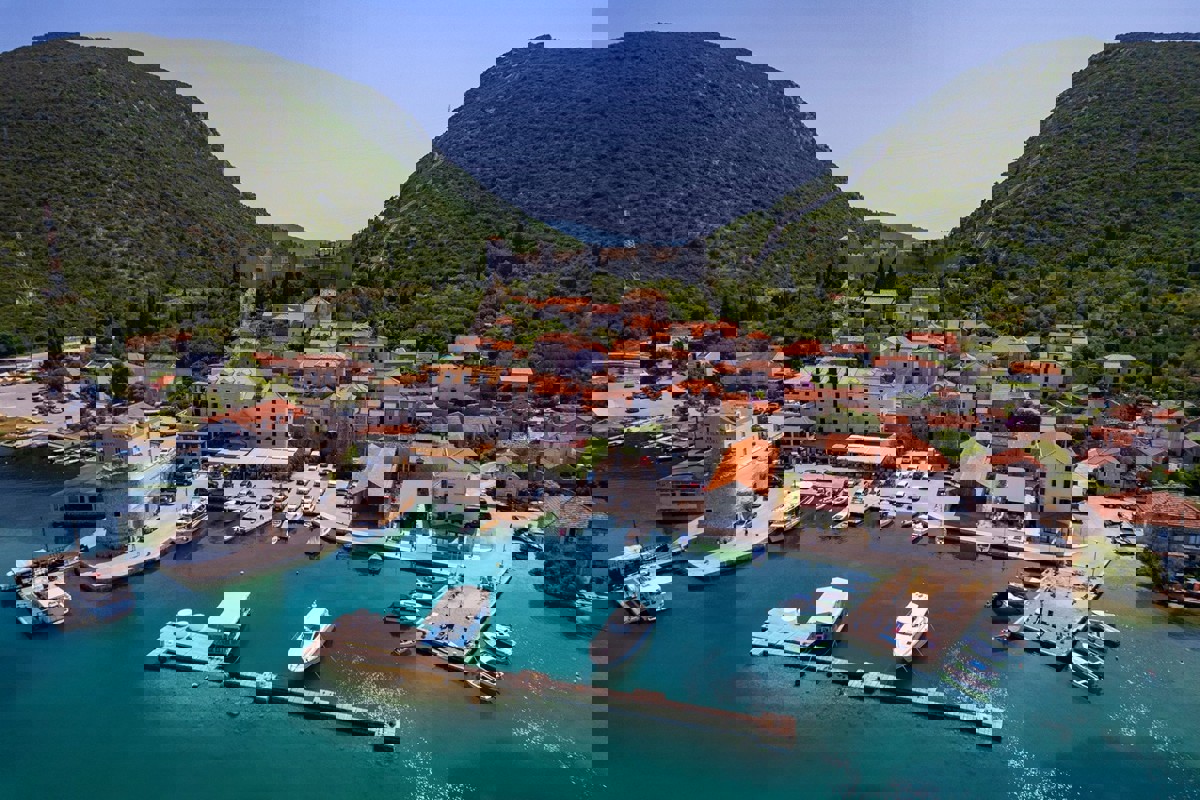 Участок OREBIĆ, 950.000 €