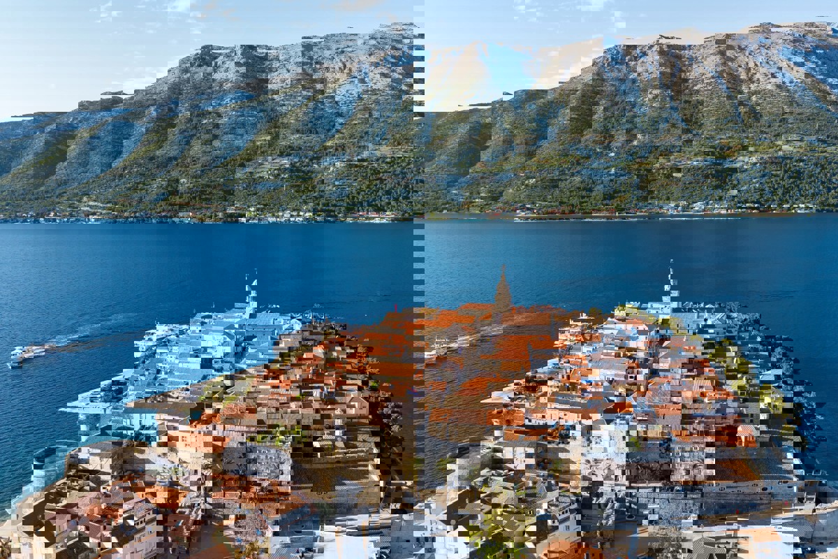 Участок KORČULA, 450.000 €