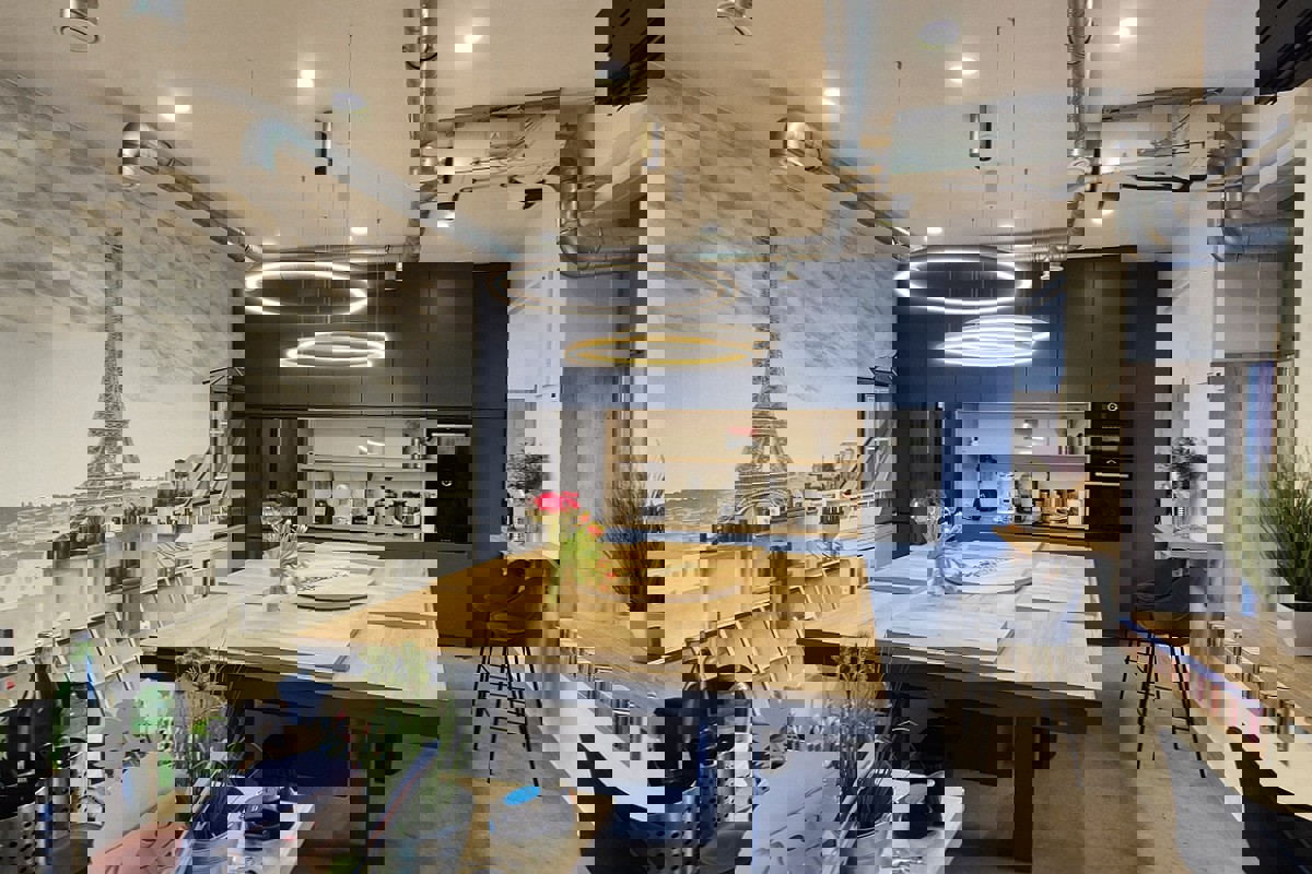 Locale commerciale ZAGREB, 235.000 €