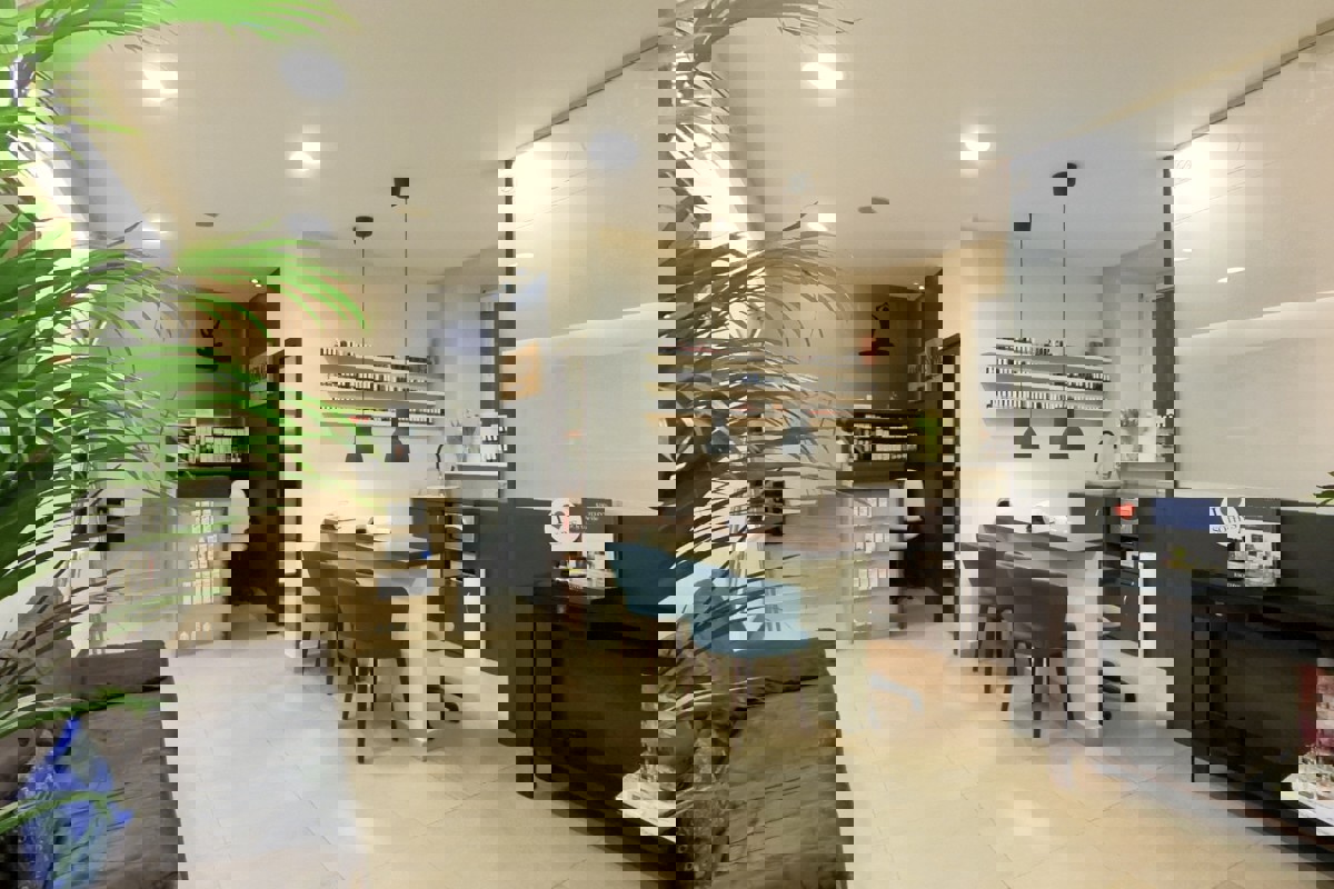 Locale commerciale ZAGREB, 310.000 €