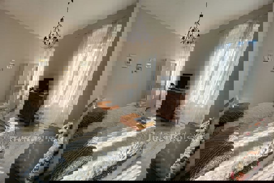 SPLIT