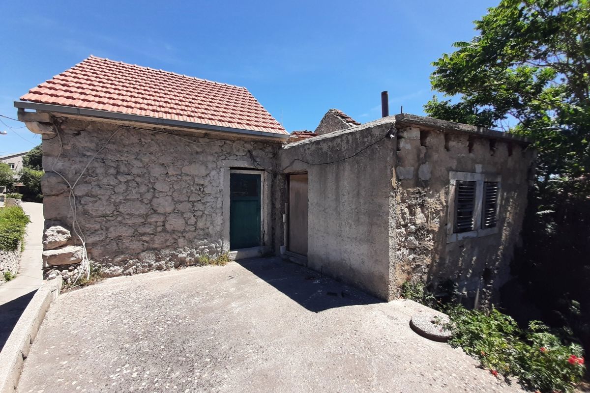 HVAR