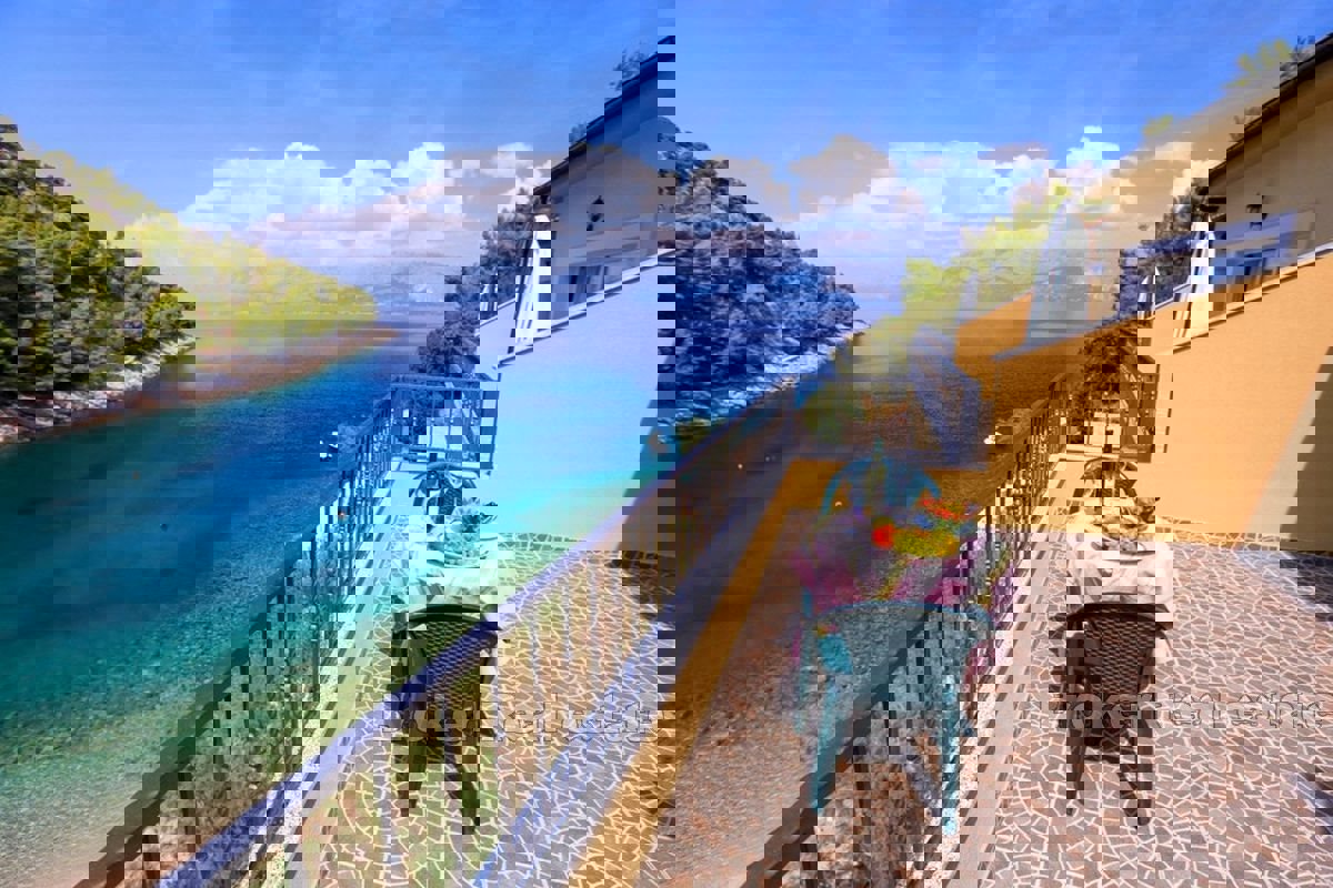 HVAR