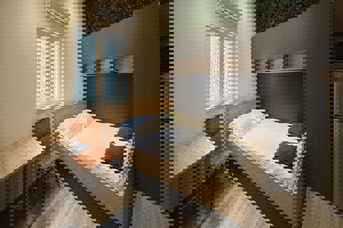 SPLIT