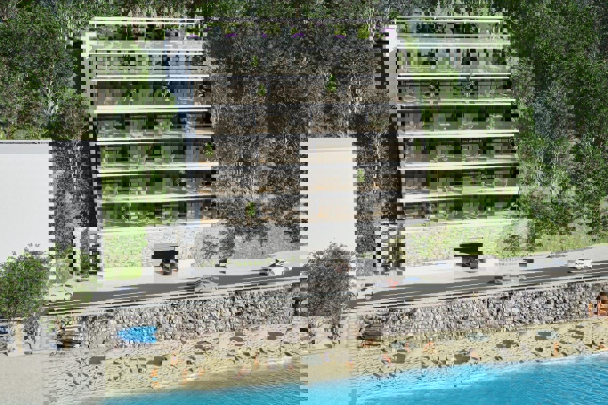 Appartamento OMIŠ, 350.000 €