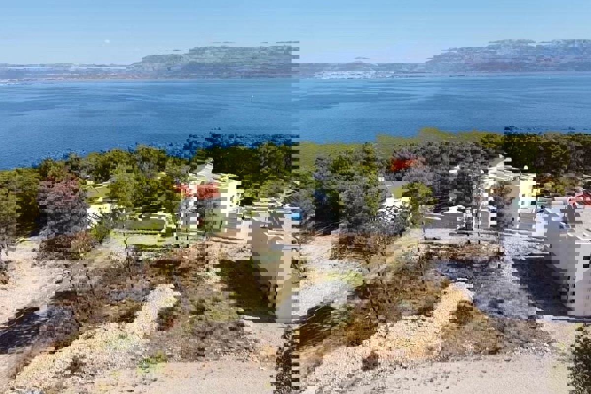 Участок BRAČ, 235.000 €