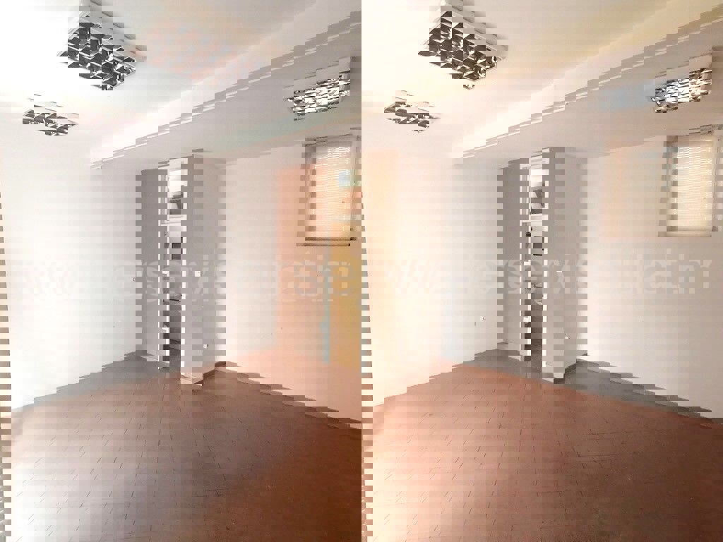 Коммерческая площадь ŠIBENIK, 92.000 €