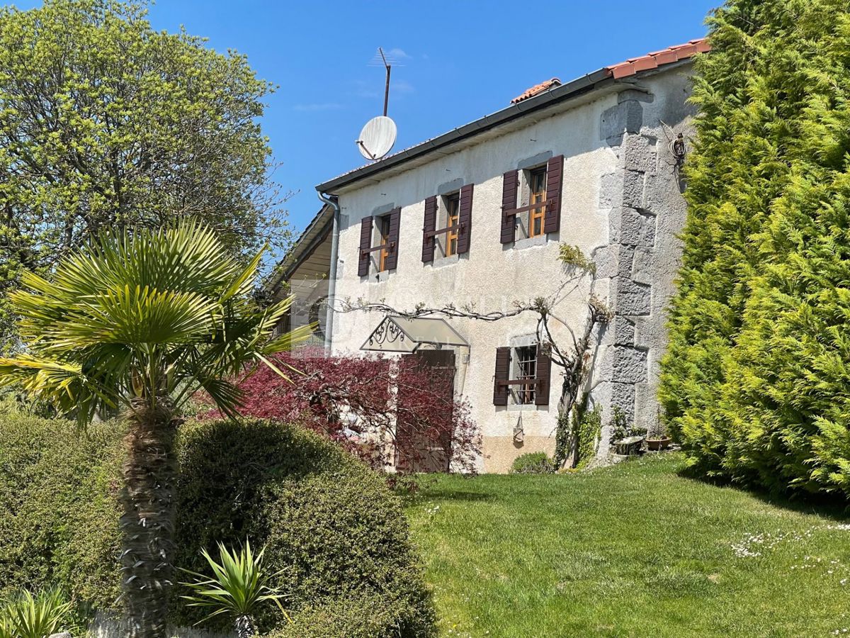 Istra okolica Roča predivno imanje sa kamenom kućom! – 2