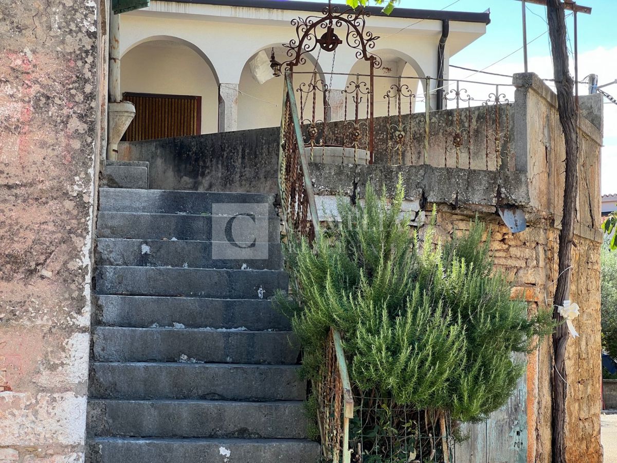 Istra Višnjan 4 kamene kuće velikog potencijala! – 2