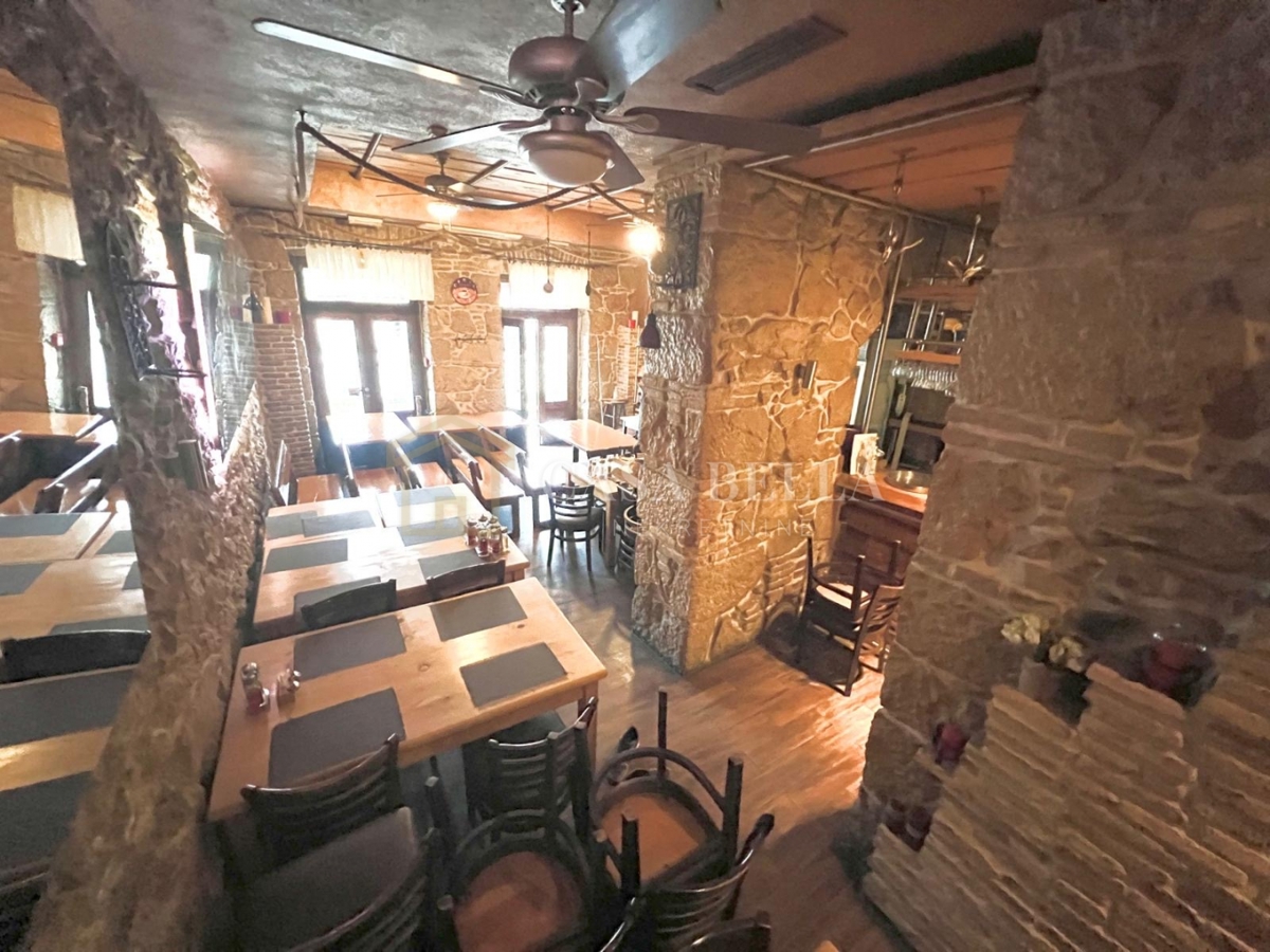 Locale commerciale CRIKVENICA, 450.000 €