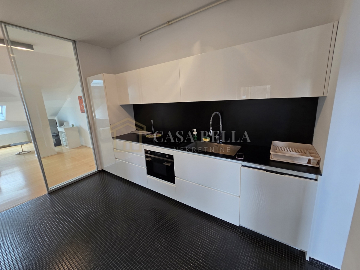 Appartamento RIJEKA, 1.050 €