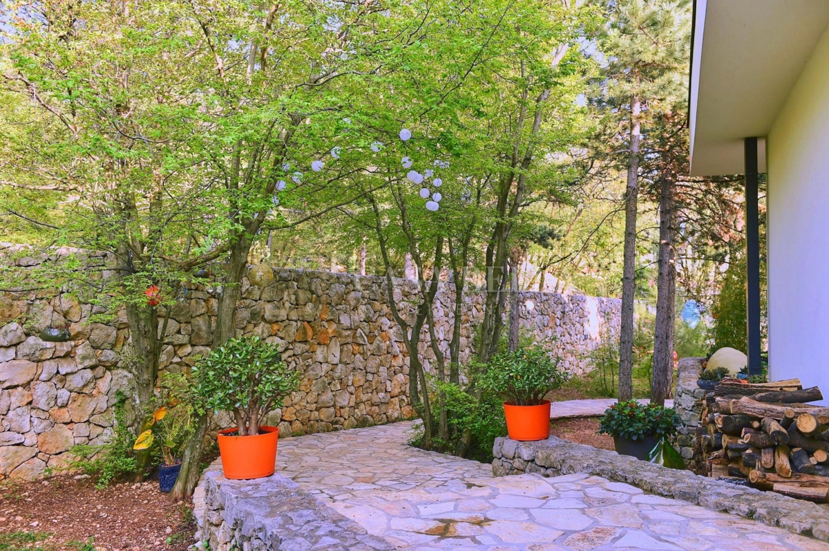 KOSTRENA SVETA LUCIJA